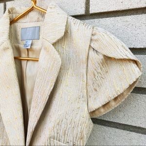 H&M cream short-sleeved fitted blazer size 6